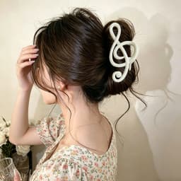 Summer Cool-Style Hair Clip for Women 2026 New Style: Half-Up Bun at the Back of the Head with Shark-Shaped Clip Hair Accessory