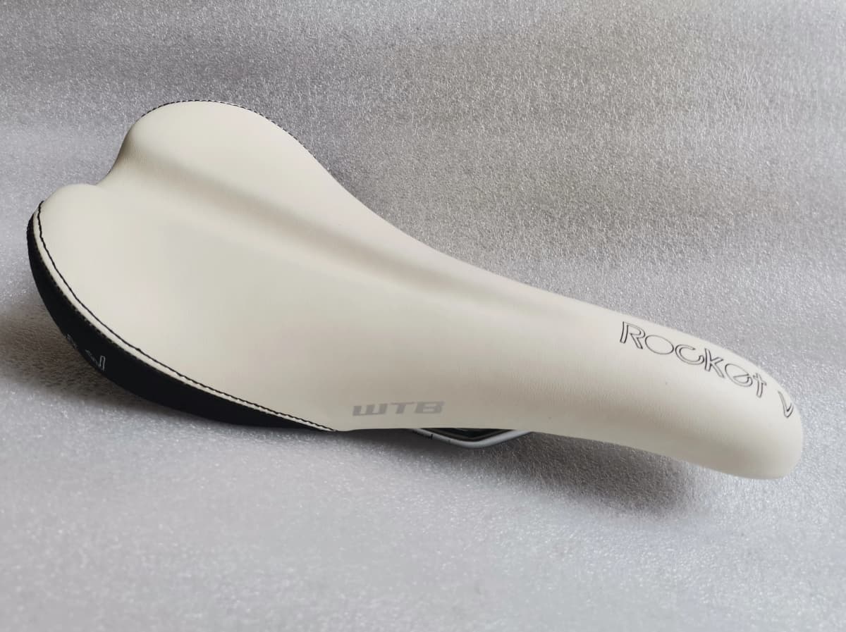 NEW WTB ROCKET V SADDLE SEAT MTB CITY BIKE BLACK WHITE L268mm x W130mm