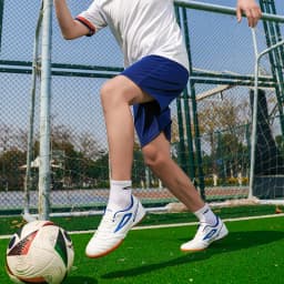 Men Football Boots Professional Original Resistant Comfortable Football Shoes Turf Studded Male Indoor Casual Match Soccer Shoes