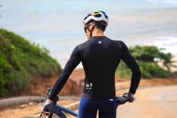 DAREVIE Man Cycling Maillot Aero High Speed Moisture Wicking PRO Level Men's Cycling Shirt UPF 40+ Anti Slip Cycling Jersey