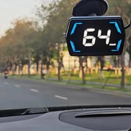 Font Digital Speed Meter Clock Gauge Auto Electronics Accessories Windshield Projector GPS System Digital Hud Windshield