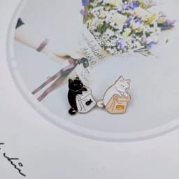 Cute Black White Cats Enamel Pins Dried Fish Bag Brooch Cartoon Animal Badges Denim Lapel Pin Jewelry Gift for Kids Best Friends