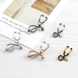 30 Styles Medical Enamel Brooch Syring Heart Stethoscope Pins for Nurse Doctor Cartoon Lovely Backpack Lapel Badge Jewelry Gifts
