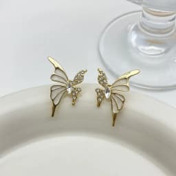 Fashion Cute Butterfly Stud Earrings for Women White Enamel Oil Crystal Wings Earrings Party Sweet Golden Color Metal Jewelry