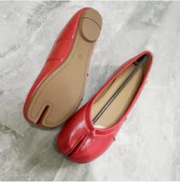 Fashion Hot PU Leather Tabi Shoes Women Handmade Women Flats High Quality Shoes Luxury Design Split-Toe Mules Shoes