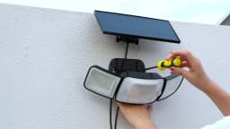 Intelamp Long Battery Life 6000mAh Outdoor Solar LED Light With Large Solar Panel Two Sensors 2.7M Cable For Garage Garden Yard