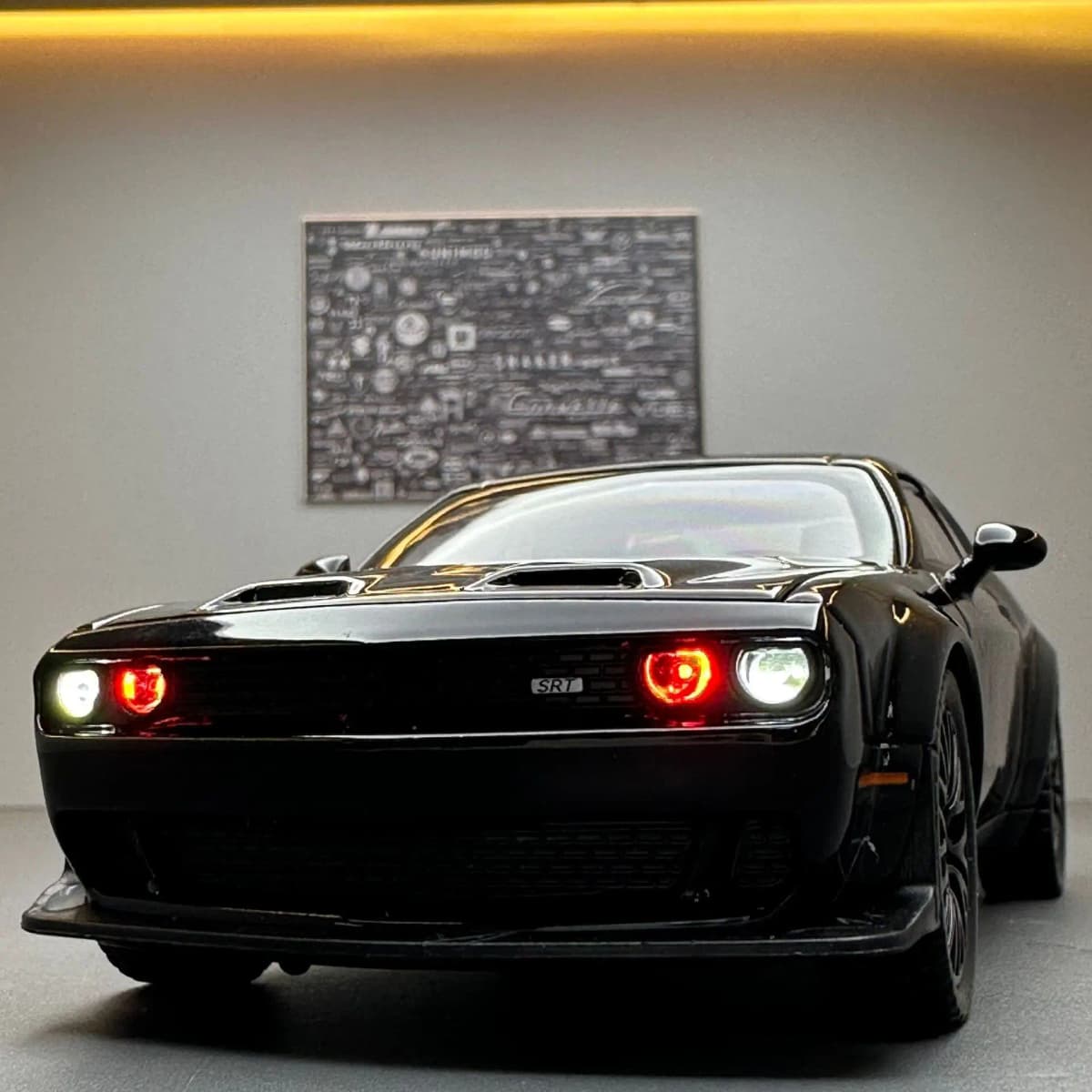 1/32 Alloy Model Dodge Challenger Car Diecasts Metal Sports Alloy Car Model Simulation Sound Light Collection Boys Toy Gift