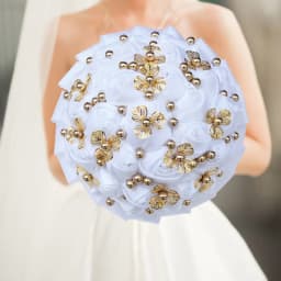 17design New White Wedding Bride Holding Flowers Artificial Bouquet Ribbon Rhinestone Pearl Bouquet Decoration Bride Groom Dance