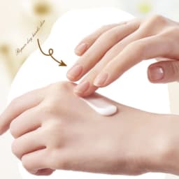 150g Peach Hand Cream, Rich in Glycerin, Peach Extract Essence, and Tocopherol, with a Moisturizing Texture That Is Non-Greasy, Can Nourish Dry Skin, and Can Be Used for Hand, Foot, and Body Care, Keeping Skin Hydrated, Soft, Smooth, and Radiant. Suitable for Rough and Dry Skin.