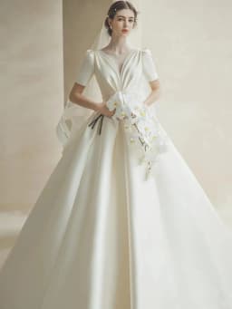 White V-Neck Wedding Dress 2026 New Style Bridal Gown Princess Skirt Lightweight Processional Outbound Gown Handmade Flowers