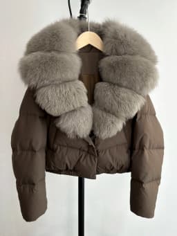 2025 New Winter Big Natural Fox Fur Fluffy Puffer Coat Women Button Warm 90White Duck Feather Down Short Jacket Waterproof Parka