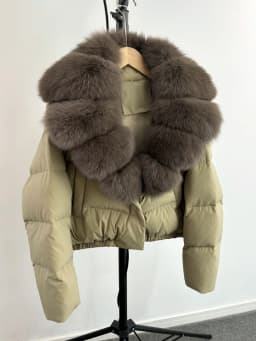 2025 New Winter Big Natural Fox Fur Fluffy Puffer Coat Women Button Warm 90White Duck Feather Down Short Jacket Waterproof Parka
