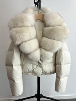 2025 New Winter Big Natural Fox Fur Fluffy Puffer Coat Women Button Warm 90White Duck Feather Down Short Jacket Waterproof Parka
