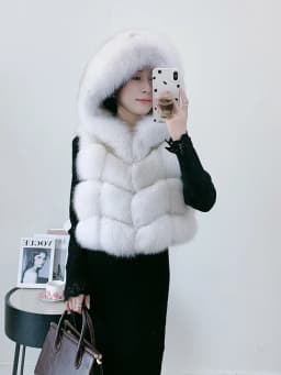Women's Natural Fox Fur Vest Winter Warm Thick Fashion Hooded Genuine Sheepskin Real Fur Short Outerwear for Ladies