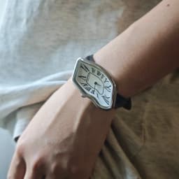 Medieval Retr Watches Alien Watches Melt And Twist Y2k Ladies Men Leather Strap Advanced Quartz Watch Irregular Case Leather