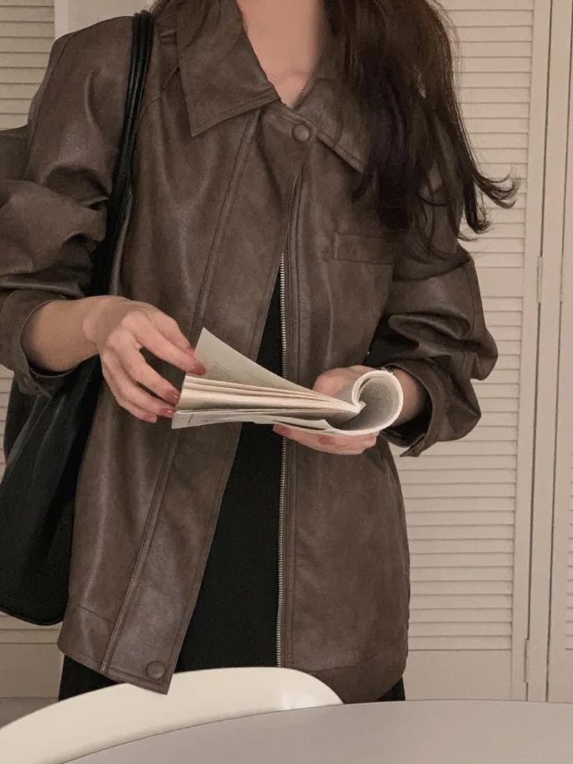 Stylish Retro PU Leather Jacket Women's Loose Fit Biker Vest Fashionable Long Sleeve Zipper Closure Doll Collar Commute Style