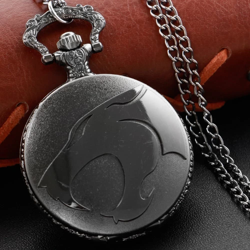 New Black Hero Theme Quartz Pocket Watch Vintage Steampunk Necklace Roman Digital Dial Universal for Men and Women Xh3012