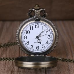 Vintage Bronze Tree of Life Pocket Watch Tree Hollow Quartz Watch Men Women Pendant Necklace Gifts Watches