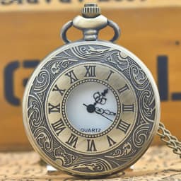 Retro Charm Neutral Fashion Hollow Roman Digital Carving Quartz Pocket Watch Steampunk Men's and Women's Necklace Pendant Gift