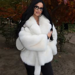 Thick Warm Faux Fur Coat for Women With Belt Turn Down Collar Fur Parkas 2025 New Winter Short Loose Fluffy Outerwear