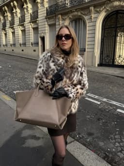 Lady Leopard Print Lapel Fur Coat Women Elegant Single Breasted Loose Jacket Fashionable Daily Commuting Office Outerwear 2025