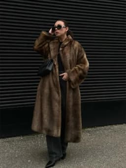 Women Solid Faux Fur Long Coats Fashion Lapel Full Sleeve Fluffy Luxury Loose Casual Outerwears 2026 Winter High Street Outwear