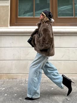 2026 Winter Women's Faux Fur Coats Fashion Stand Collar Short Jackets Warm Long Sleeve High Street Commute Lady Brown Outerwear