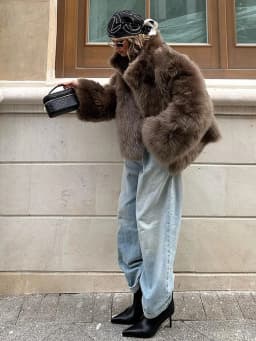 2026 Winter Women's Faux Fur Coats Fashion Stand Collar Short Jackets Warm Long Sleeve High Street Commute Lady Brown Outerwear