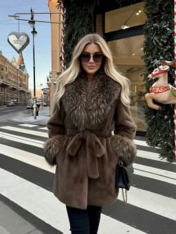 Women Winter Faux Fur Coat Fluffy Big Fur Collar Cuff Belted Brown 2026 New Elegant Old Money Luxury Outerwear