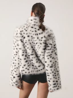 Women Winter Faux Fur Coat Snow Leopard Print Fluffy Short High Neck Zipper 2026 New Y2K Streetwear Trendy Warm Outerwear