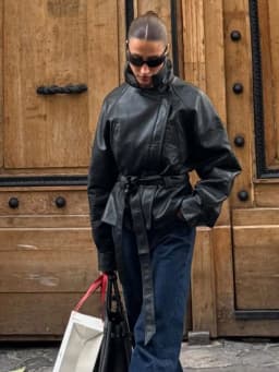 HH Women Fashion Black Short Faux Leather Trench Coat Long Sleeve Lapel Jacket With Belt Vintage Lady Motorcycle Jacket Outwear