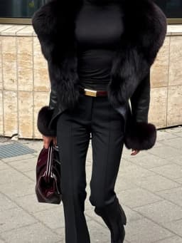 Black Faux Fur Collar Leather Jacket Elegant Lapel V-neck Waist Cinching Long-sleeved Short Coats Lady Winter Commute Coat 2026