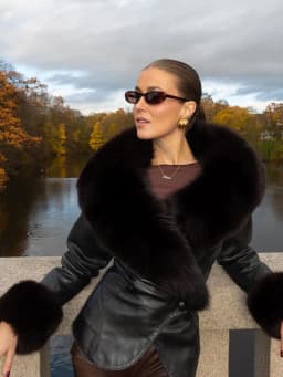 Black Faux Fur Collar Leather Jacket Elegant Lapel V-neck Waist Cinching Long-sleeved Short Coats Lady Winter Commute Coat 2026
