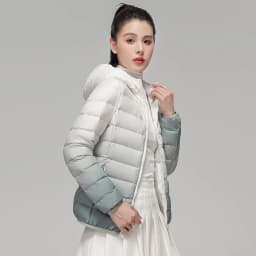 Woman Winter Hooded Coat 90% Duck Down Filled New Fashion Gradient Jacket Ultra Light Autumn Warm Parkas Windbreaker