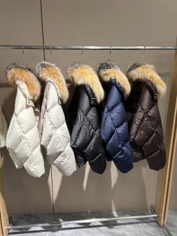 2026 New Winter Warm Women White Goose Down Jacket Real Large Fox Fur Collar Loose Short Puffer Coat Ladies Parka Outerwear