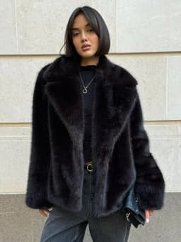 Winter Wide Lapel Faux Fur Short Coat Women Drop Shoulder Long Sleeve Loose Solid Black Soft Fluffy Warm Thick Jacket Outerwear