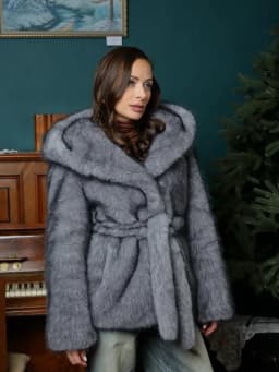 Winter Fashion Grey Hooded Faux Fur Coat Women Waist Belted Fluffy Plush Short Overcoat Winter High Quality Warm Thick Outerwear