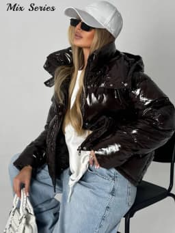 Fashion Glossy Detachable Hood Puffer Jacket Women Full Sleeves Zip Pockets Quilted Coat 2026 Winter New Lady Casual Outerwear
