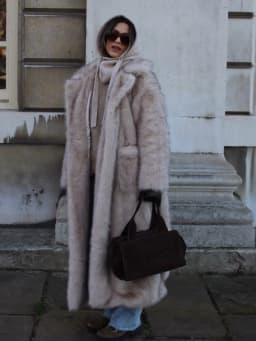 Winter Lace Up Wool Fluffy Fur Jacket Women Long Thick Wram Faux Fur Coat Fashion Street Wide Lapel Jacket Outerwear Overcoat