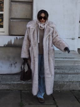Winter Lace Up Wool Fluffy Fur Jacket Women Long Thick Wram Faux Fur Coat Fashion Street Wide Lapel Jacket Outerwear Overcoat