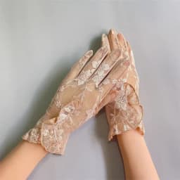 Women Summer Elegant Hollow Lace Mesh Short Sexy Thin Sunscreen Breathable Anti-skid Touch Screen Driving UV Gloves
