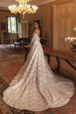 Customized Off-Shoulder Lace Wedding Dress Long Sleeve Sweetheart Bridal Gown with Train Formal Bride Dress for Women
