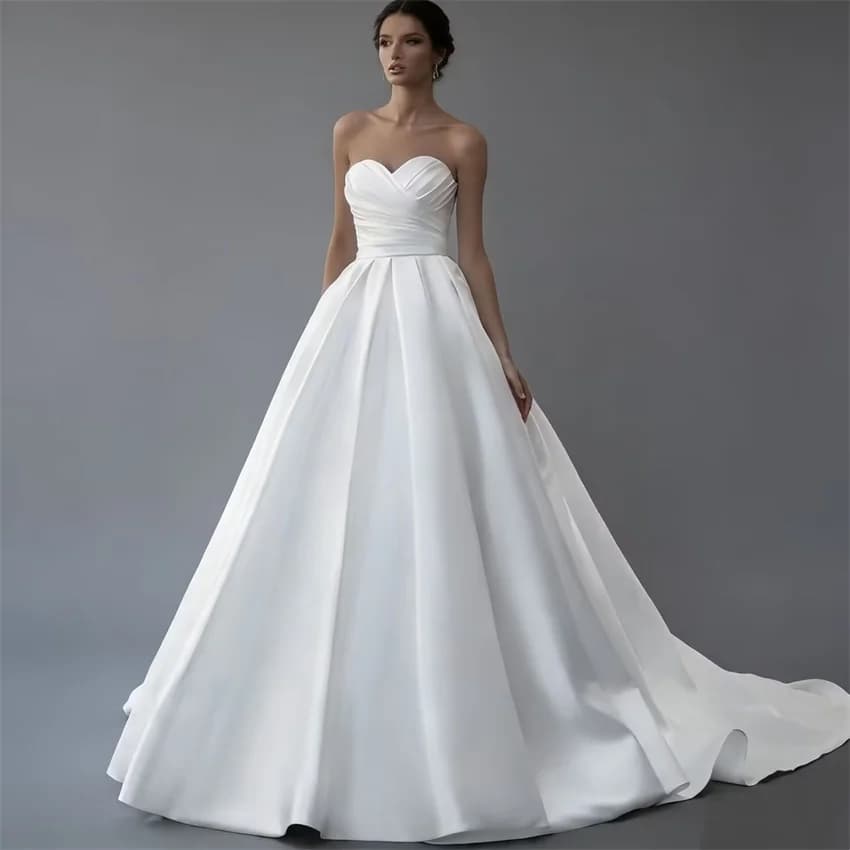 Customized Elegant Simple Satin Pleats Wedding DressesTravel Photography Bride Dress Strapless Korean Style Outward Bridal Gowns