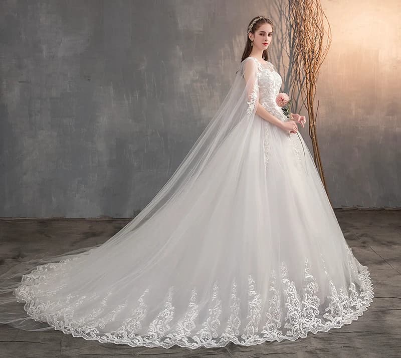 2026 Chinese Wedding Dress With Long Cap Lace Wedding Gown With Long Train Embroidery Princess Plus Szie Bridal Dress Customized