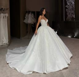 Customized Luxury Wedding dress, Sweetheart collar, Sleeveless puffy skirt, Retro ladies' Wedding dress. amanda novias