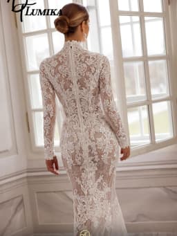 Sexy Lace Round-Neck Wedding Dress Elegant Long-Sleeved Bridal Gown Fashion Lace Applique Floor-Length Customized