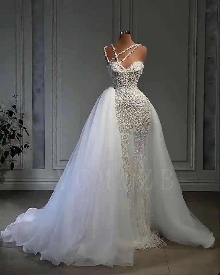 Pearls Beaded Wedding Dress Luxury Spaghetti Straps Feather with Overskirt White Bridal Gown 2 in1 Robe de mariée Customized