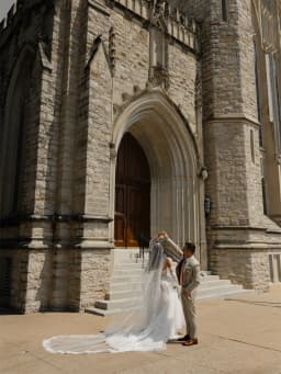 Tokyo Custom Sweetheart Neck Lace Wedding Dress Sheer Long Sleeve Tulle Bridal Gown Long Train Delicate Lace Veil Wedding Outfit