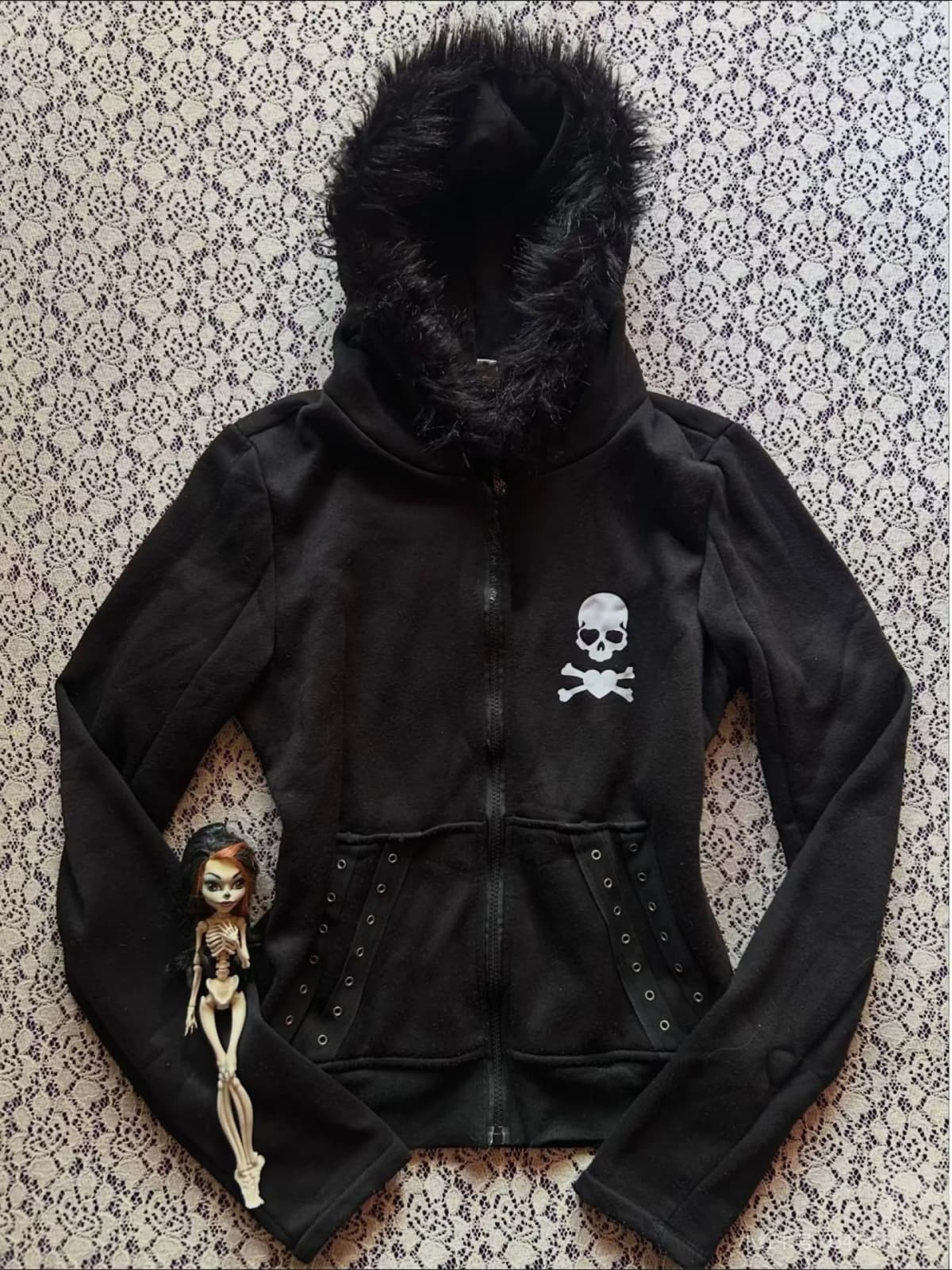 Y2K Black Fur Collar Hoodie Women Gothic Emo Short Zipper Hoodies Harajuku Retro Skull Letter Graphic Print Slim Fit Sweatshirt