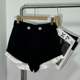 DEAT 2024 Summer New Diamond Metal Buckle Pleated Lace Celebrity Shorts For Women High Waist Hot Pants Female Trendy 11XX9135